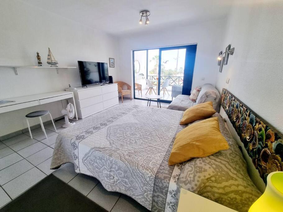 Luxury Ocean View Playa Roca Apartment Коста Тегисе Екстериор снимка